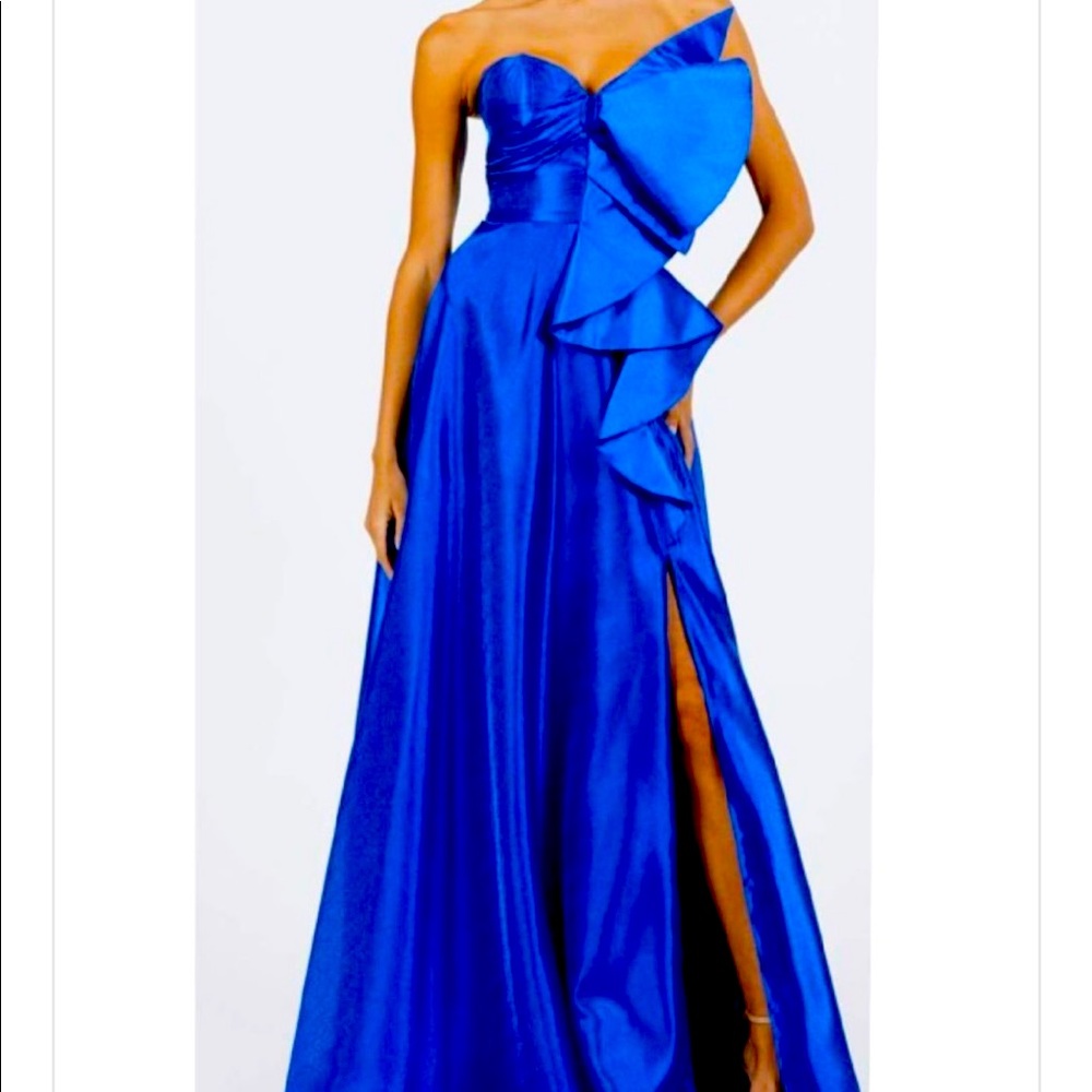 Size xs! Orig $334 selling for $300. Absolutely beautiful dress!